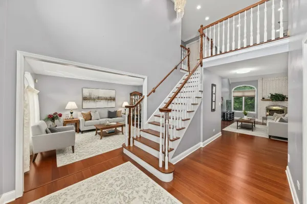 $997,500 | 6722 Sweetbriar Lane, Darien, IL 60561