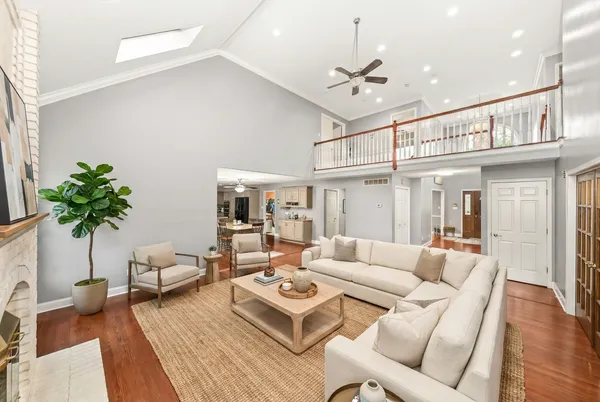 $997,500 | 6722 Sweetbriar Lane, Darien, IL 60561