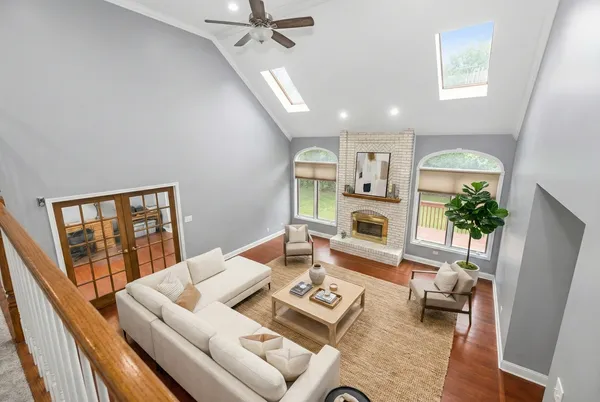 $997,500 | 6722 Sweetbriar Lane, Darien, IL 60561