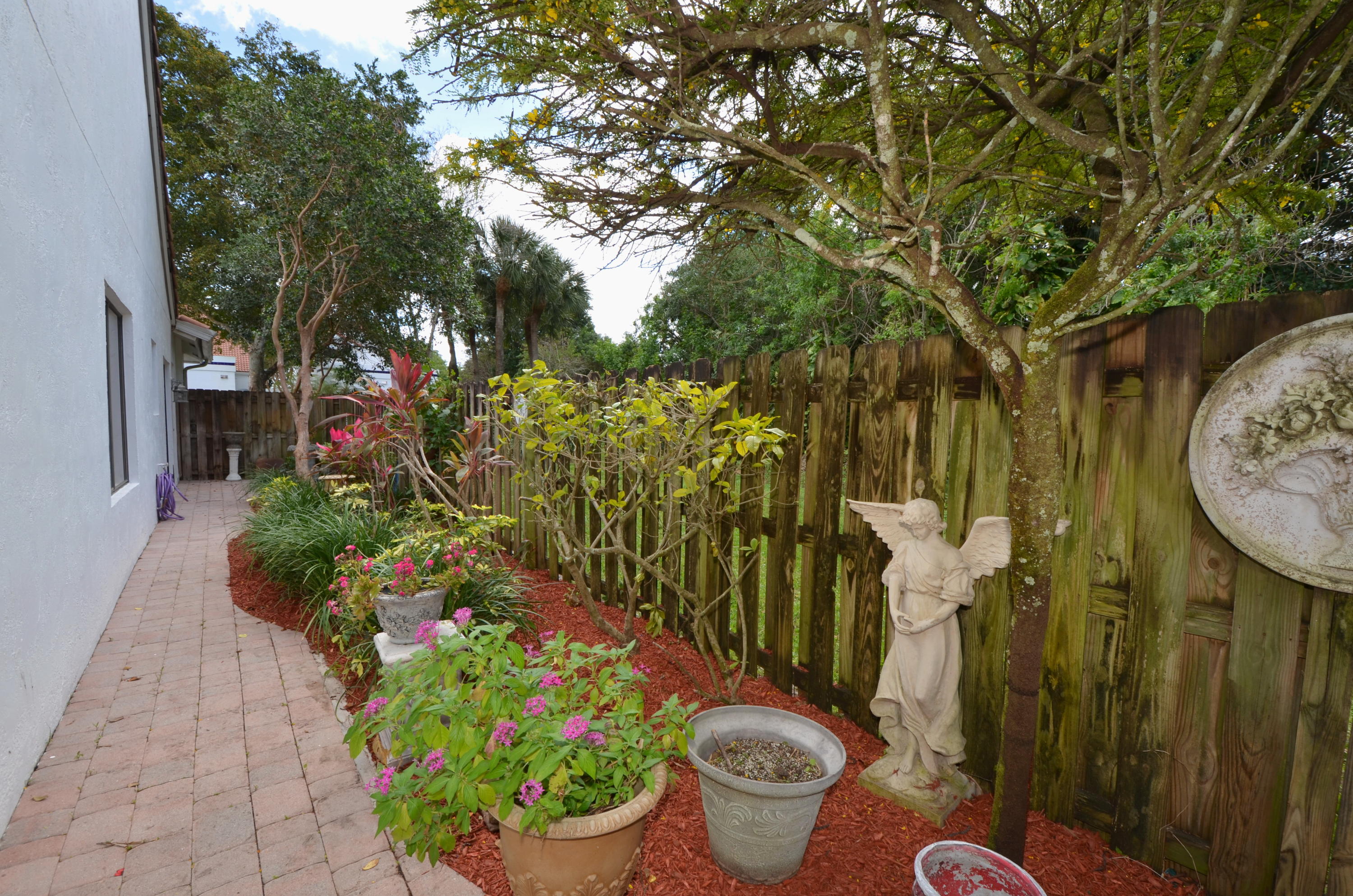 21725 Wapford Way Boca Raton, FL 33486 - Photo 18 of 27 Courtyard