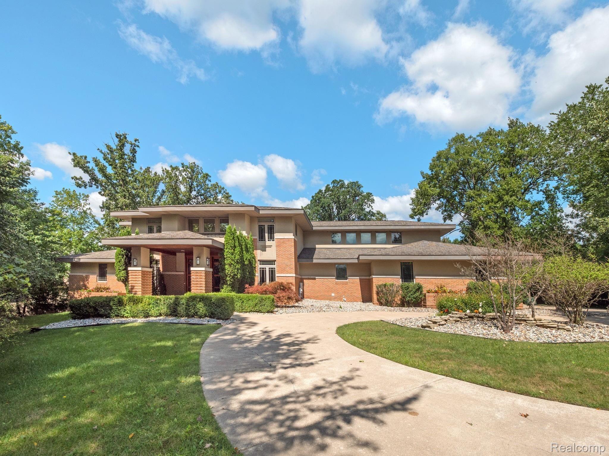 34600 Quaker Valley Road Farmington, MI 48331 - Photo 1 of 41 77-web-or-mls-P4033192.jpg