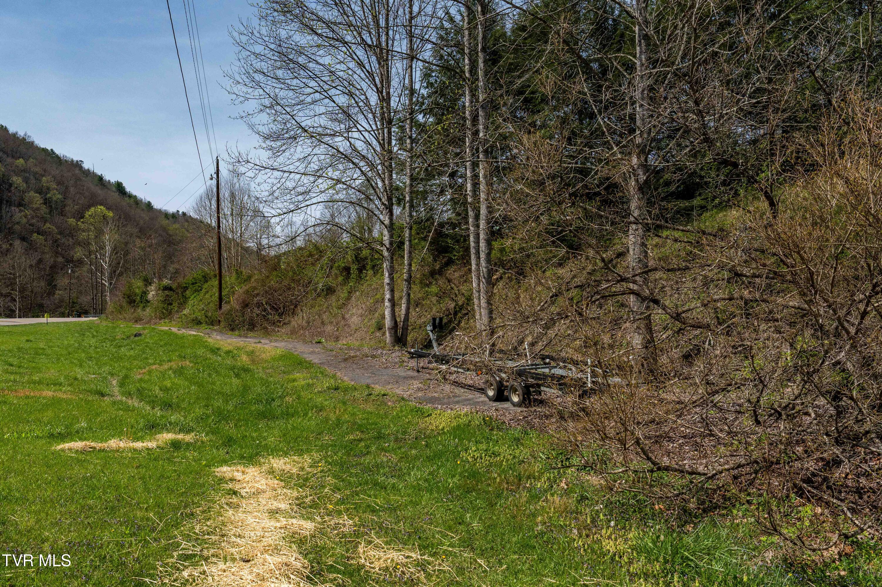 6646 Roan Creek Road Butler, TN 37640 - Photo 5 of 80 6646 Roan Creek Rd (5 of 81)