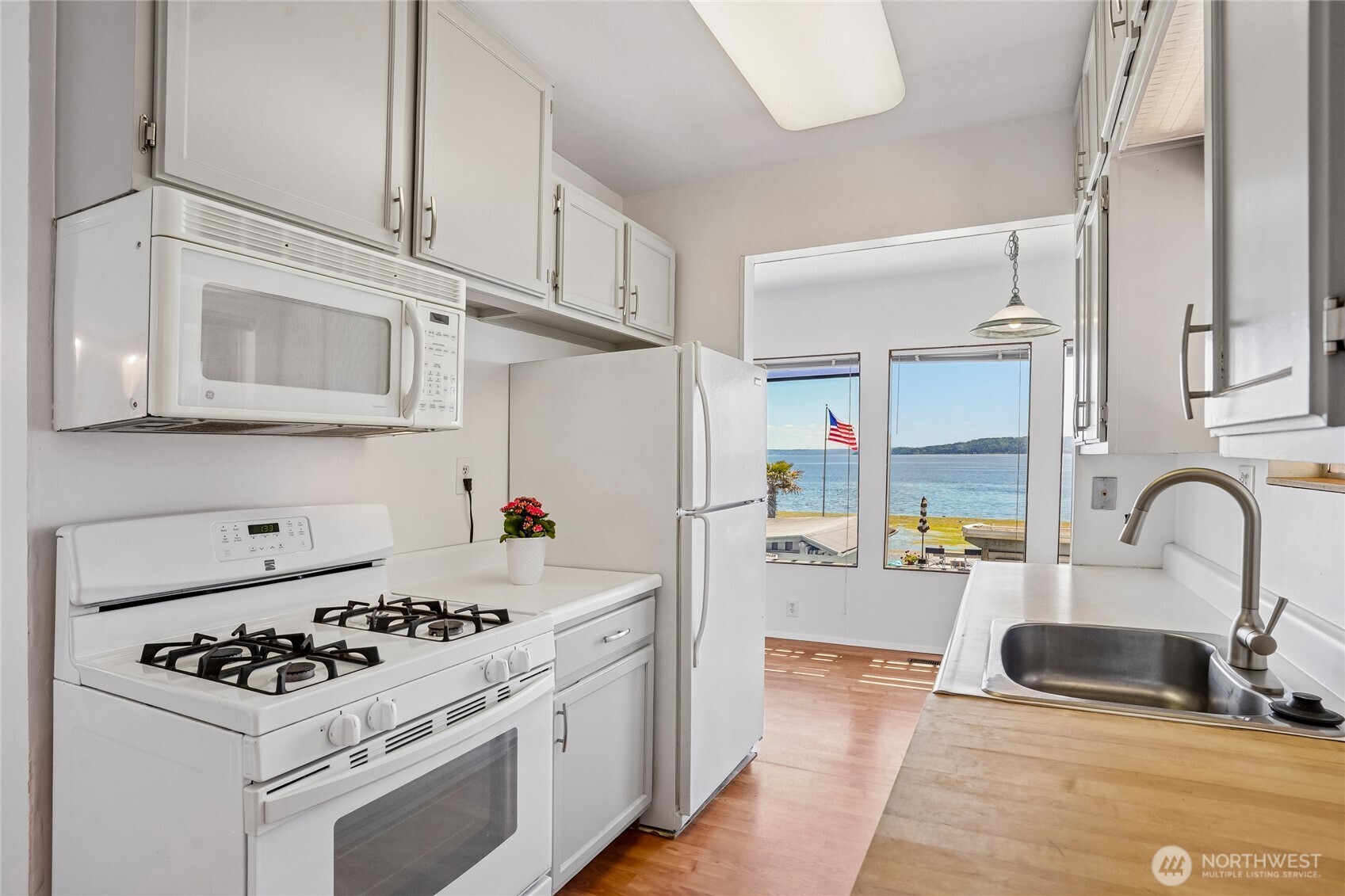 3134 Southwest 172nd Street Burien, WA 98166 - Photo 14 of 38