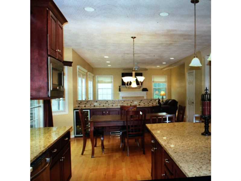 71 Pine Ridge Drive Cranston, RI 02921 - Photo 11 of 25 Kitchen.