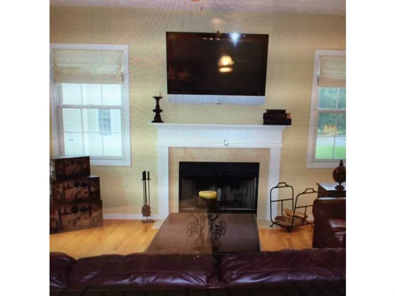 71 Pine Ridge Drive Cranston, RI 02921 - Photo 8 of 25 Living Room.