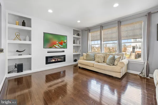 $3,350 | 16729 Shackleford Way, Woodbridge, VA 22191