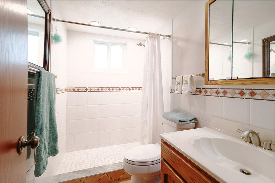 544 Plante Street Key Largo, FL 33037 - Photo 24 of 31 First Flr Bath