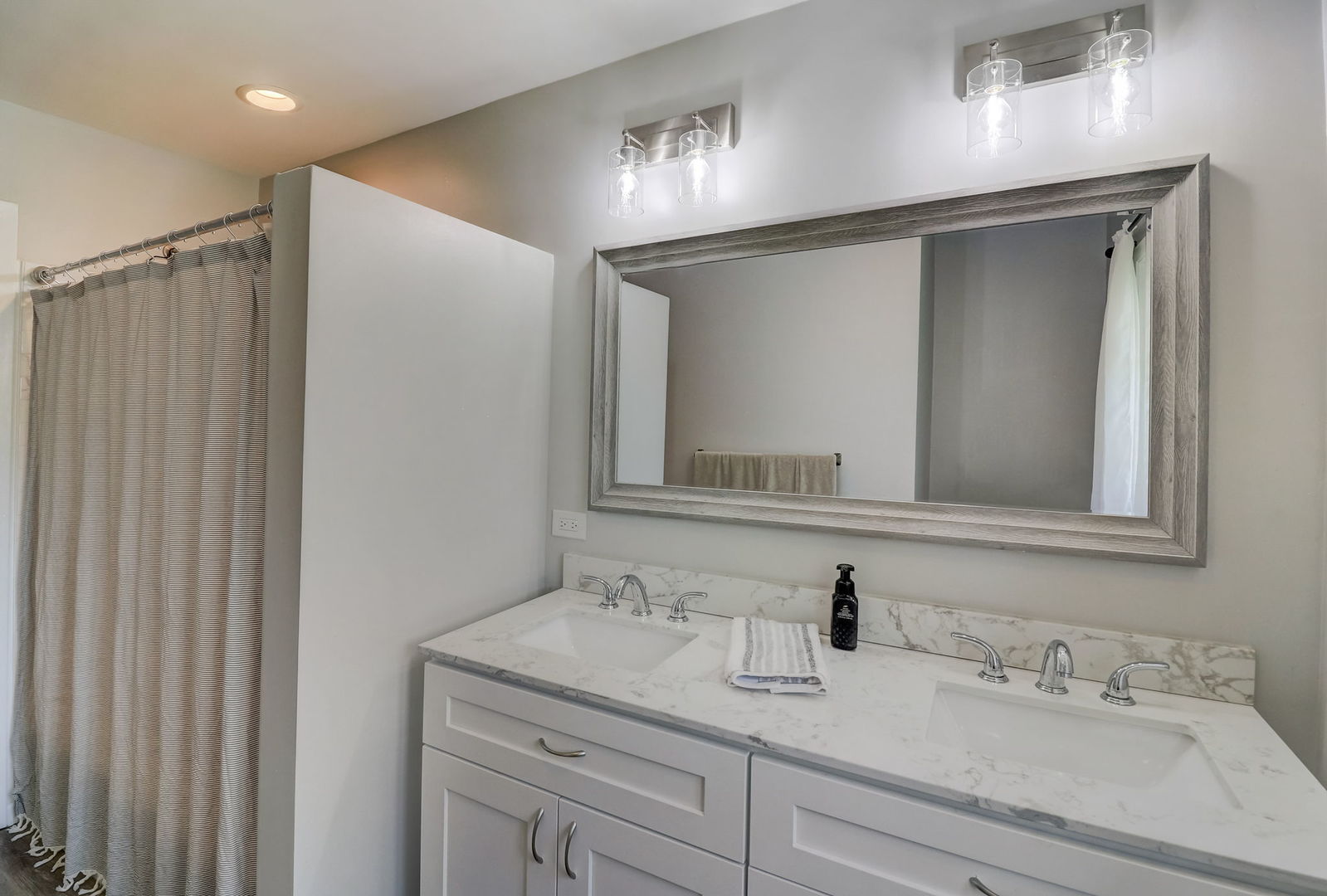 1080 Braeburn Road Mundelein, IL 60060 - Photo 18 of 31 Gallery Image 18