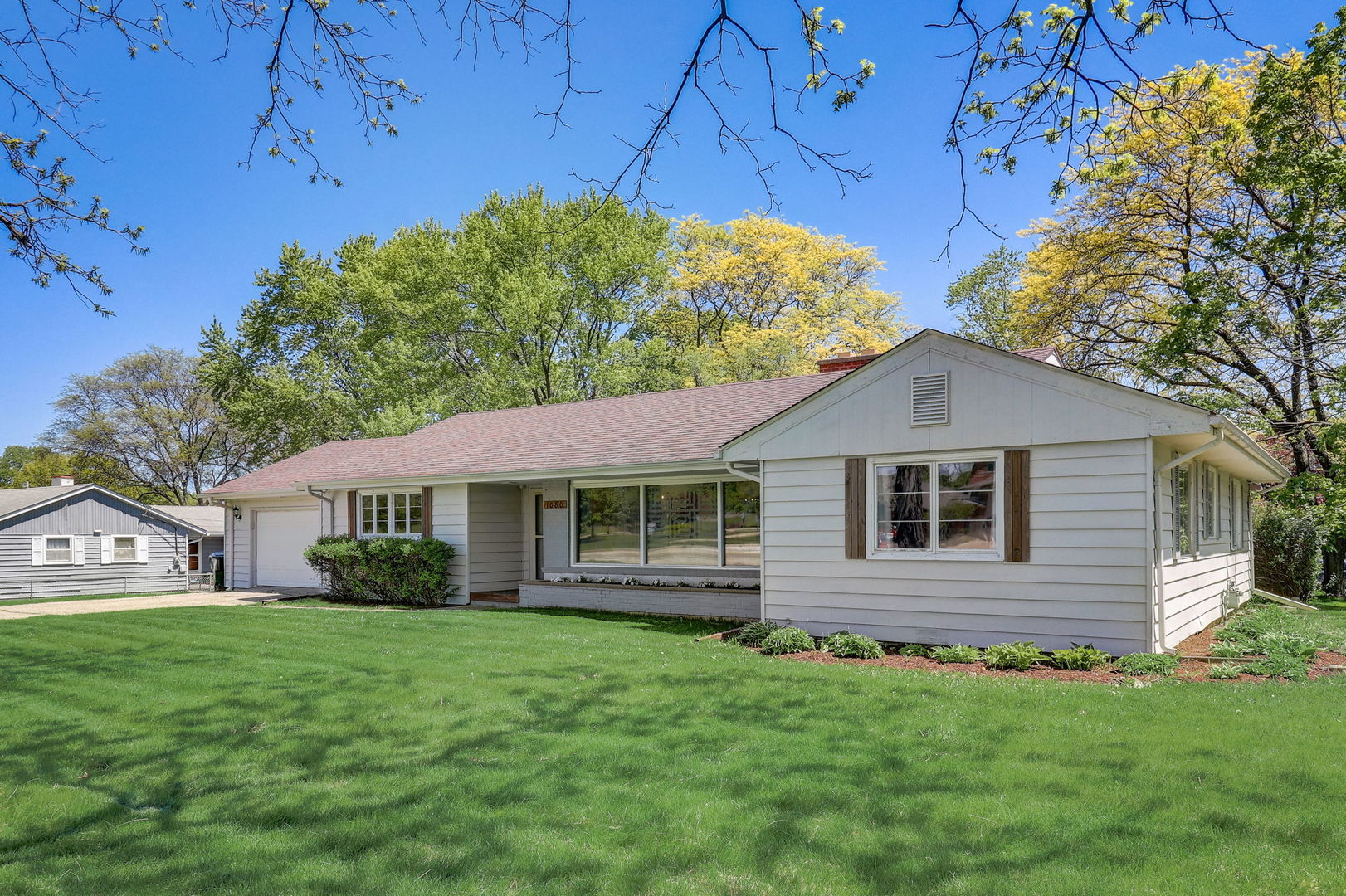 1080 Braeburn Road Mundelein, IL 60060 - Photo 2 of 31 Gallery Image 2