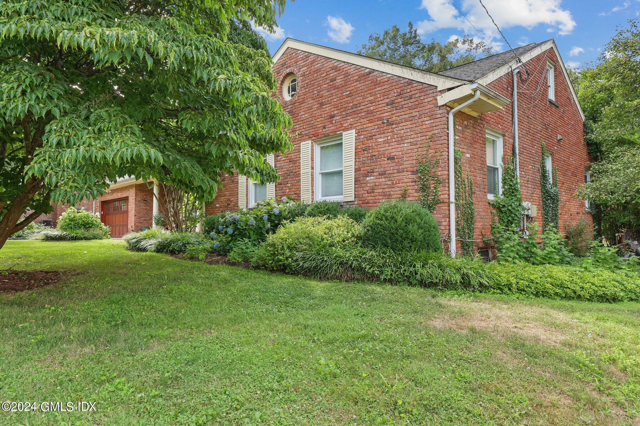 11 Gregory Road Cos Cob, CT 06807 - Photo 2 of 24 11 Gregory Rd Cos Cob