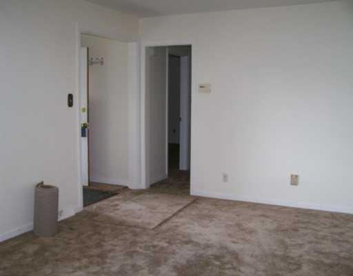 175 Morganza Road Canonsburg, PA 15317 - Photo 2 of 8 Living Room.