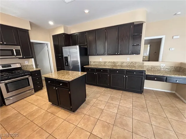 $1,950 | 2650 Ridgewater Circle, Henderson, NV 89074