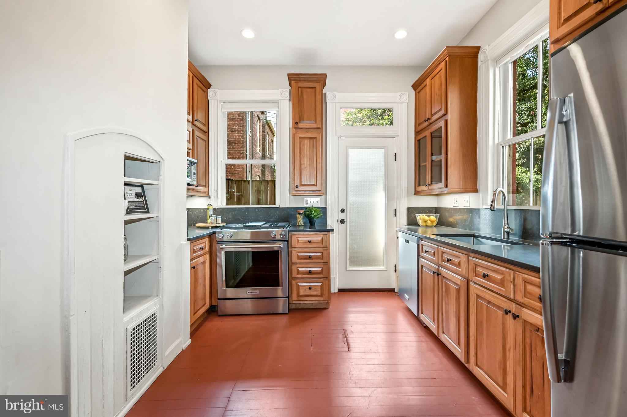 314 A Street Southeast Washington, DC 20003 - Photo 14 of 35 Bright & light