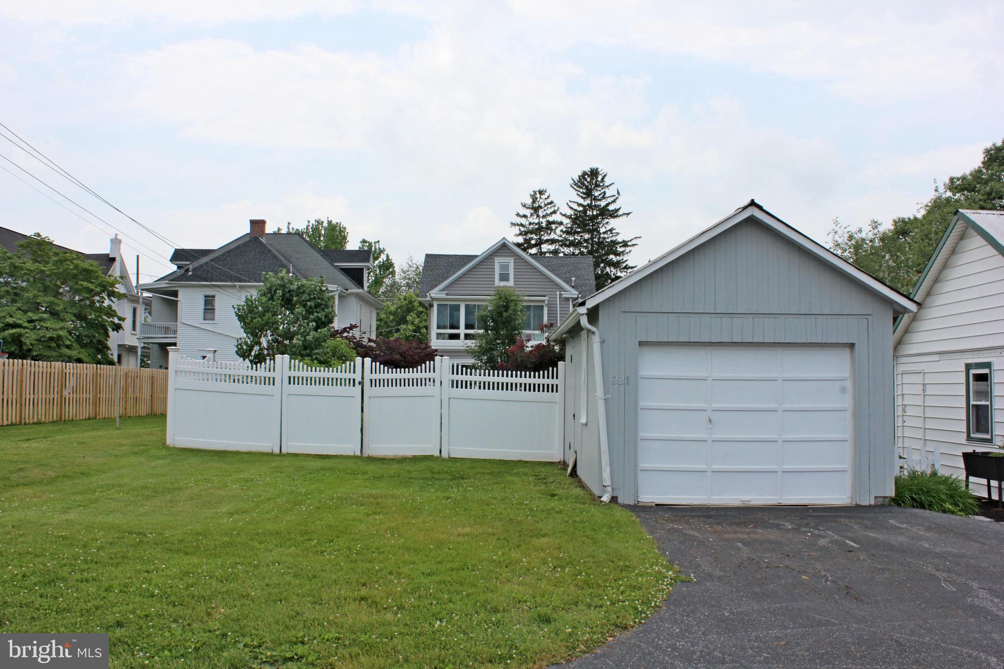 221 South Spruce Street Lititz, PA 17543 - Photo 32 of 51