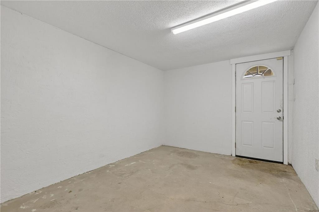 518 Hemlock Court Coraopolis, PA 15108 - Photo 29 of 34 an empty room with windows