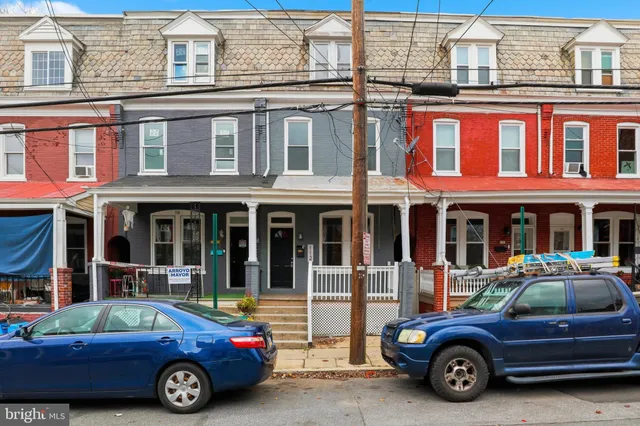 a car parked in front of a building