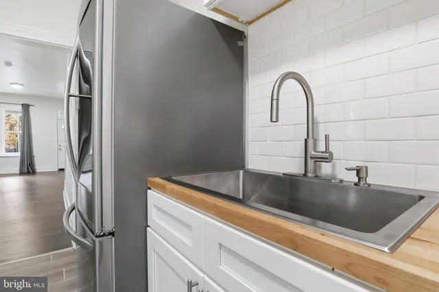 a close view of sink and tap