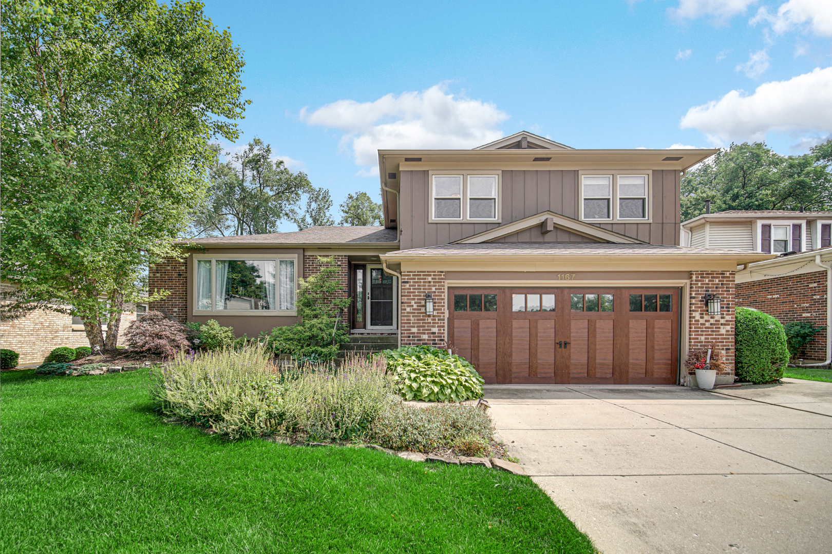 1167 Longtree Lane Wheeling, IL 60090 - Photo 1 of 26