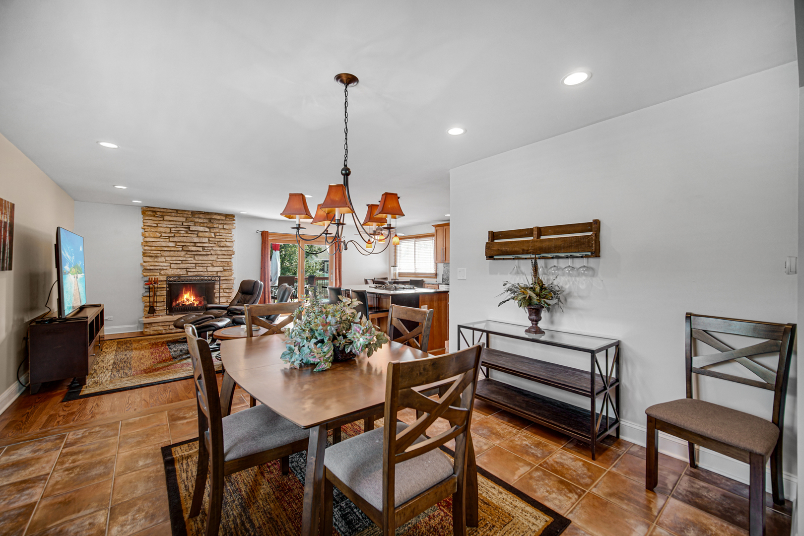 1167 Longtree Lane Wheeling, IL 60090 - Photo 4 of 26