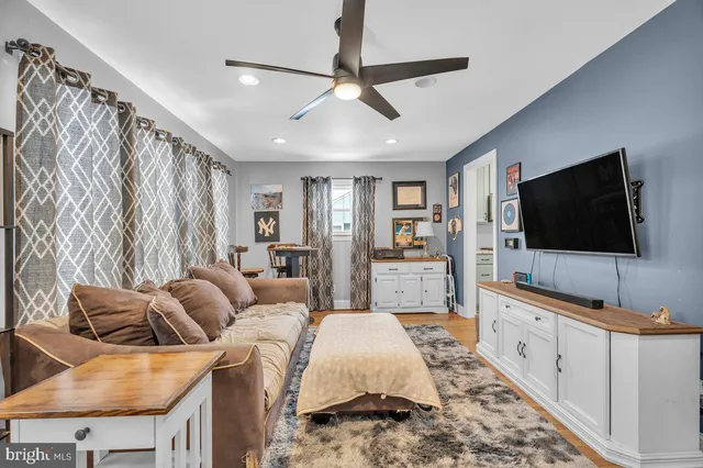 $325,000 | 319 Drexel Avenue, Blackwood, NJ 08012