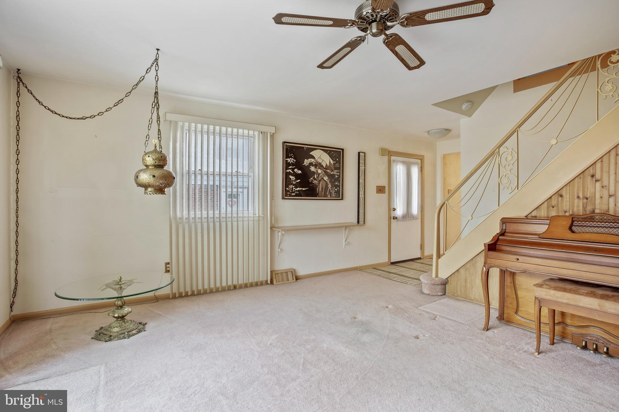 1143 Morefield Road Philadelphia, PA 19115 - Photo 2 of 15 Foyer/Living Room