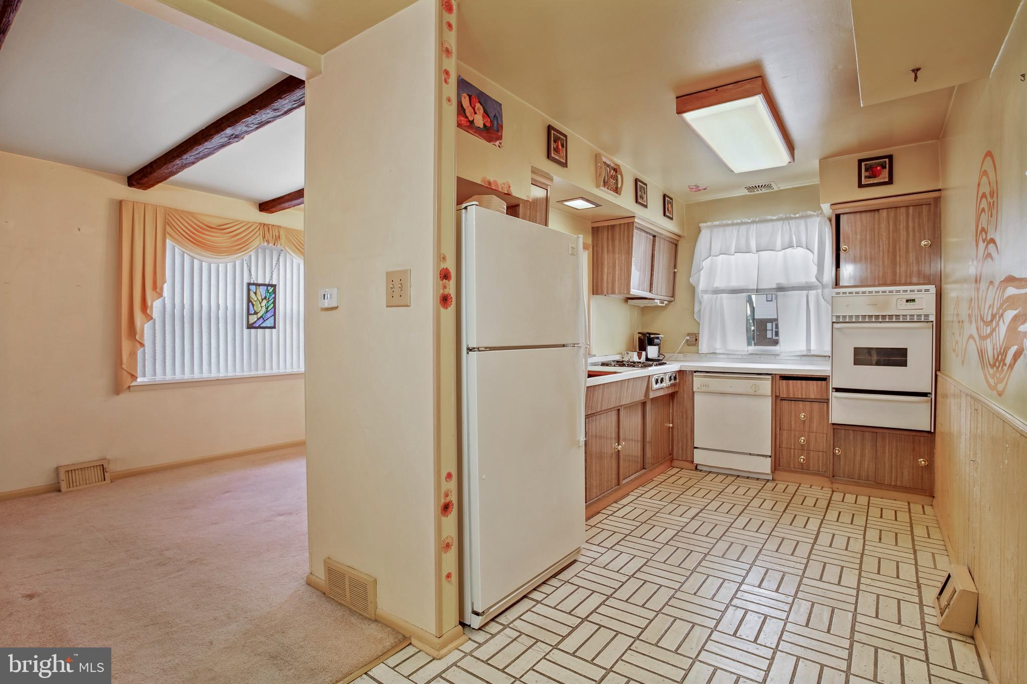 1143 Morefield Road Philadelphia, PA 19115 - Photo 6 of 15 Kitchen