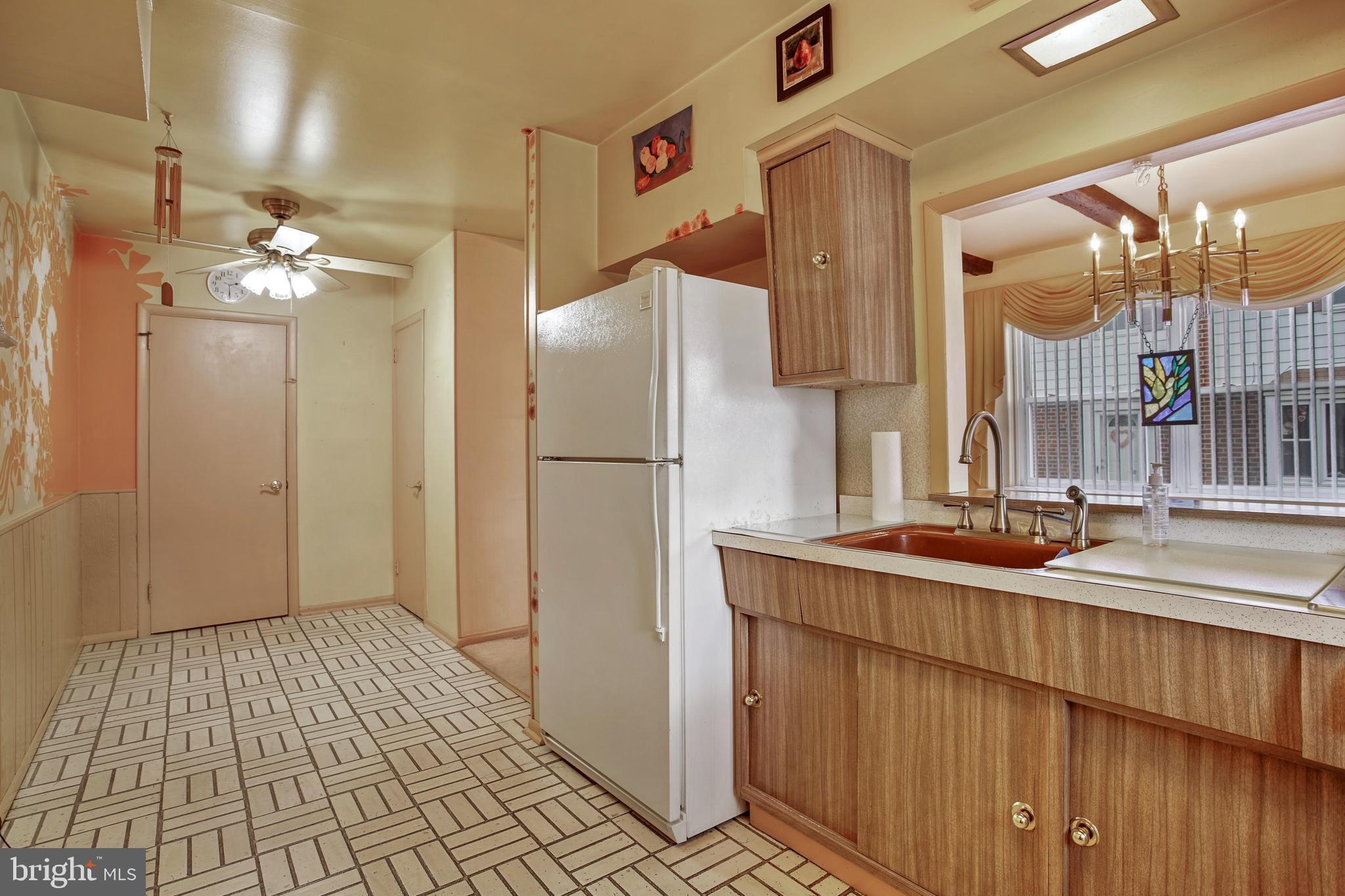 1143 Morefield Road Philadelphia, PA 19115 - Photo 8 of 15 Kitchen