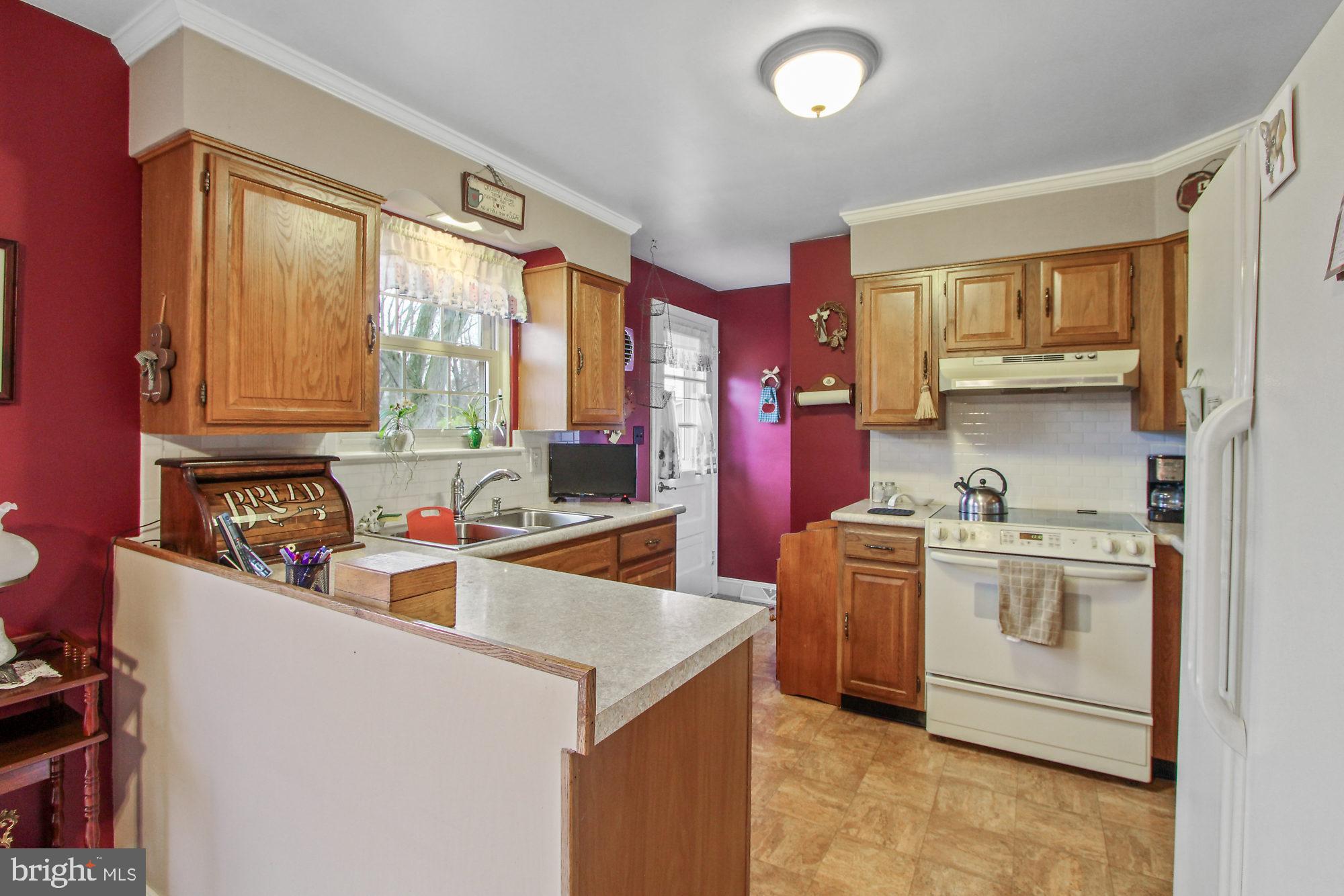 2401 Cambridge Road York, PA 17402 - Photo 11 of 28 Gallery Image 11
