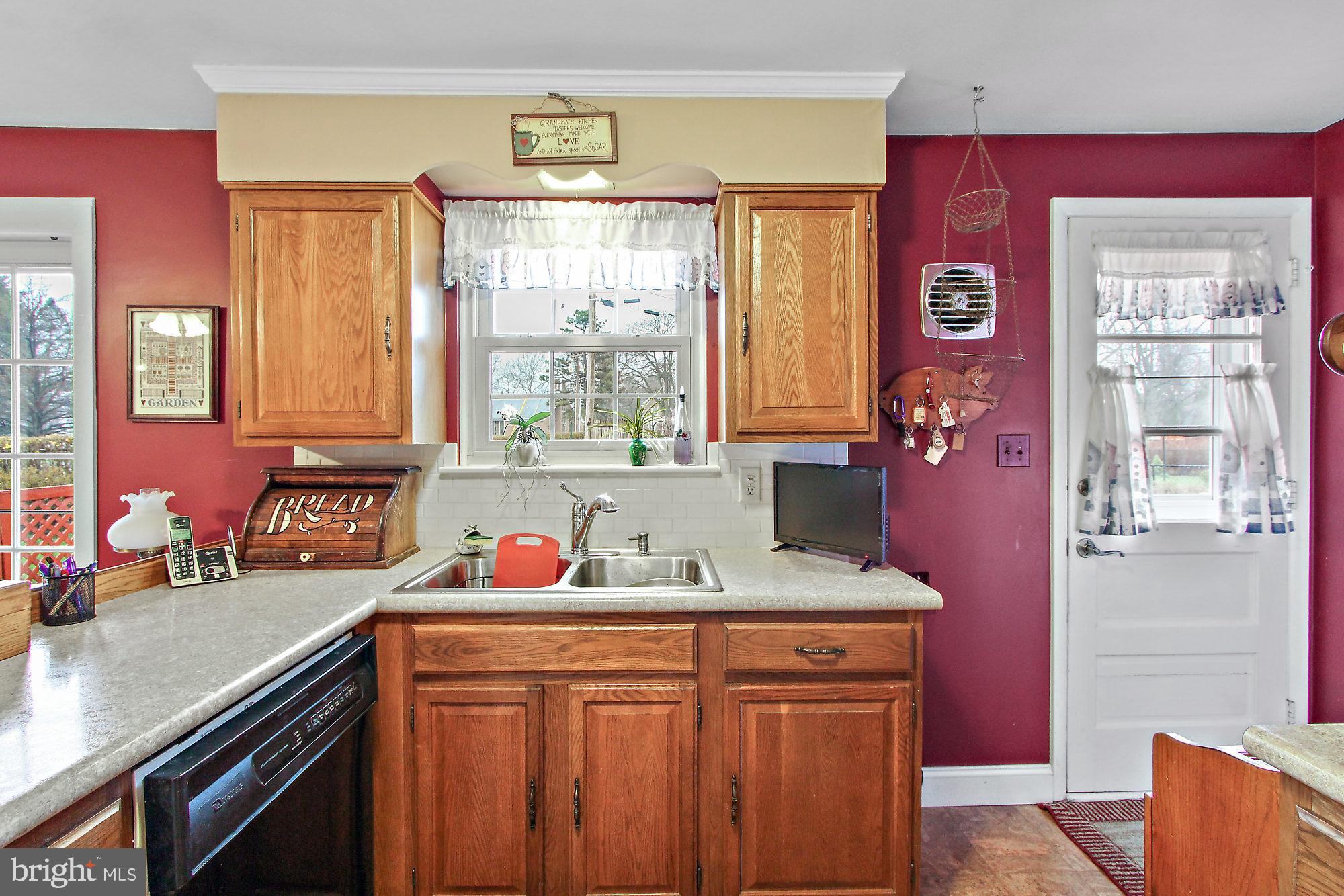 2401 Cambridge Road York, PA 17402 - Photo 12 of 28 Gallery Image 12