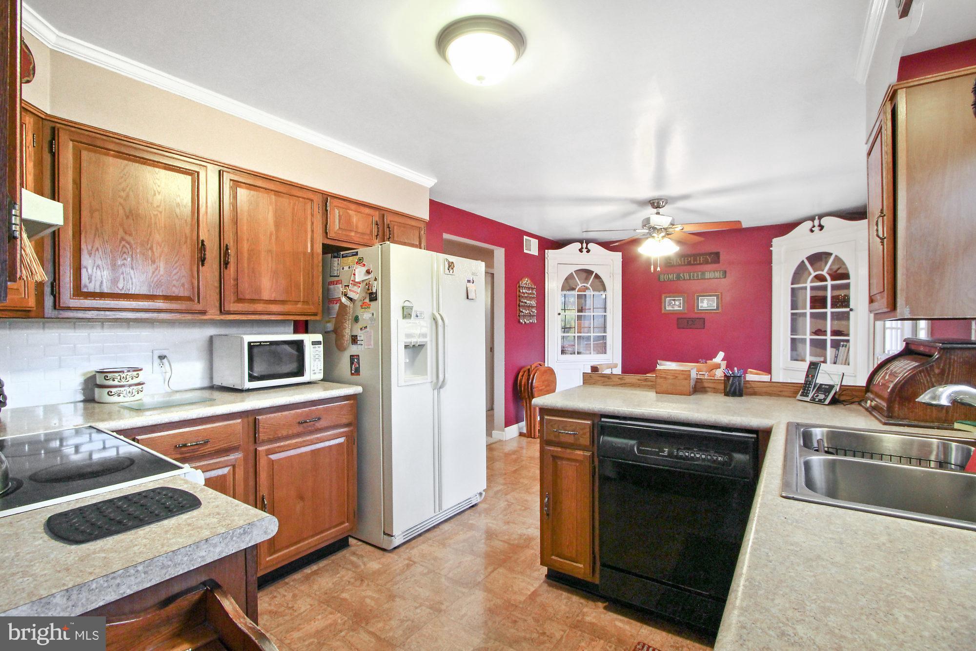 2401 Cambridge Road York, PA 17402 - Photo 13 of 28 Gallery Image 13
