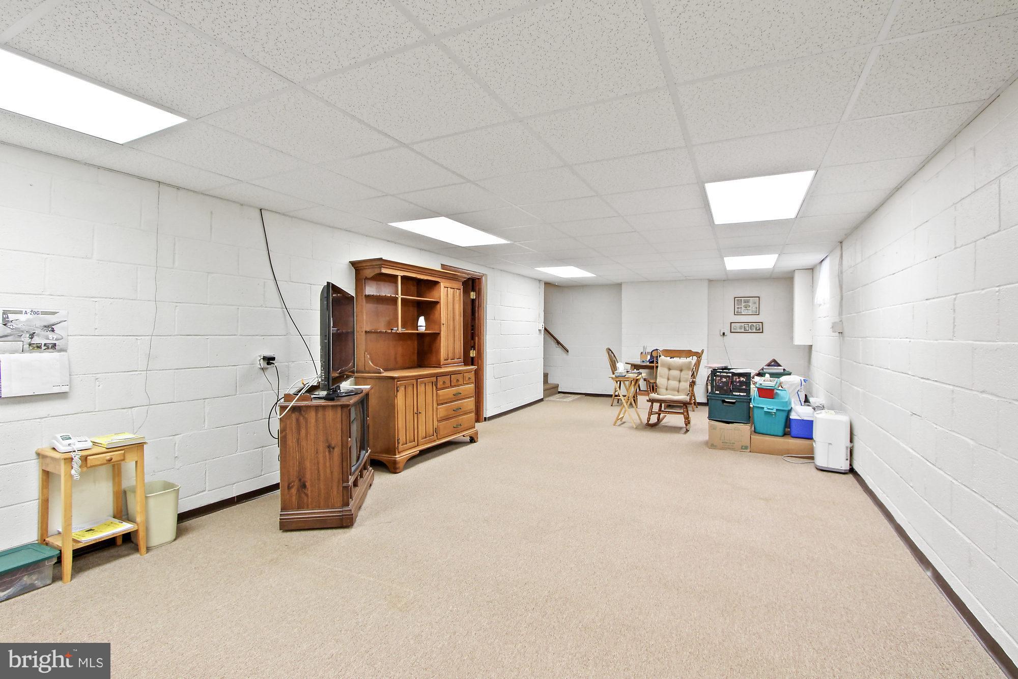 2401 Cambridge Road York, PA 17402 - Photo 20 of 28 Gallery Image 20