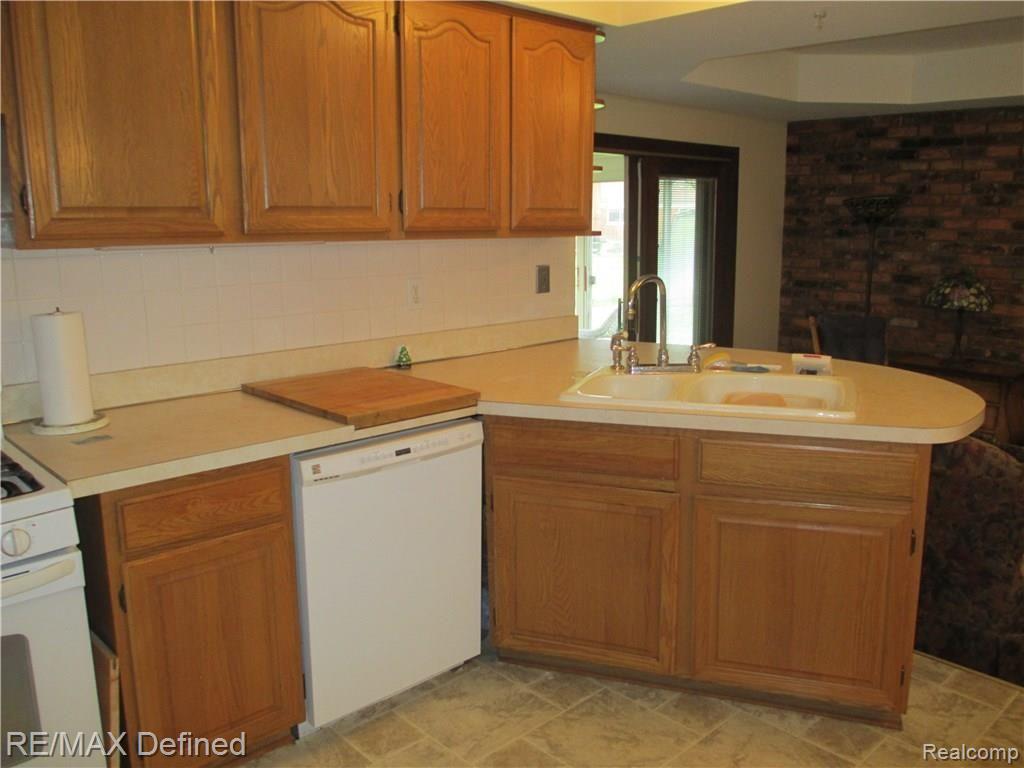 32151 Hayes Road Warren, MI 48088 - Photo 10 of 28 IMG_9969.JPG