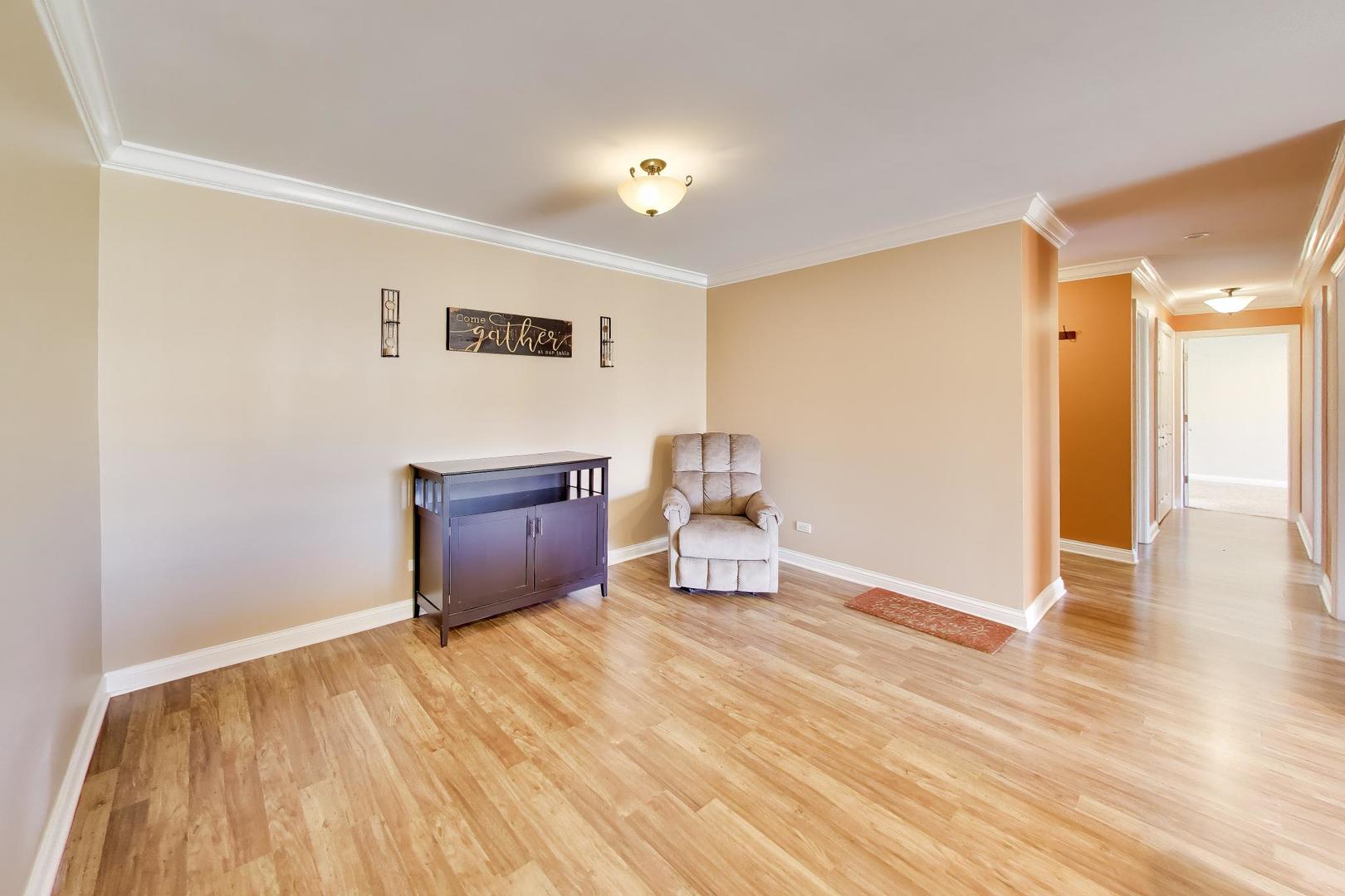 502 West Huntington Commons Road, Unit 340 Mount Prospect, IL 60056 - Photo 7 of 25