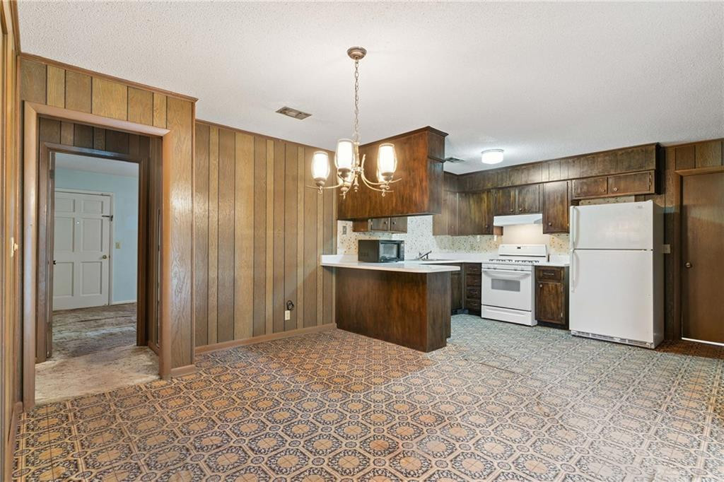 202 Oak Road Brunswick, GA 31525 - Photo 6 of 37