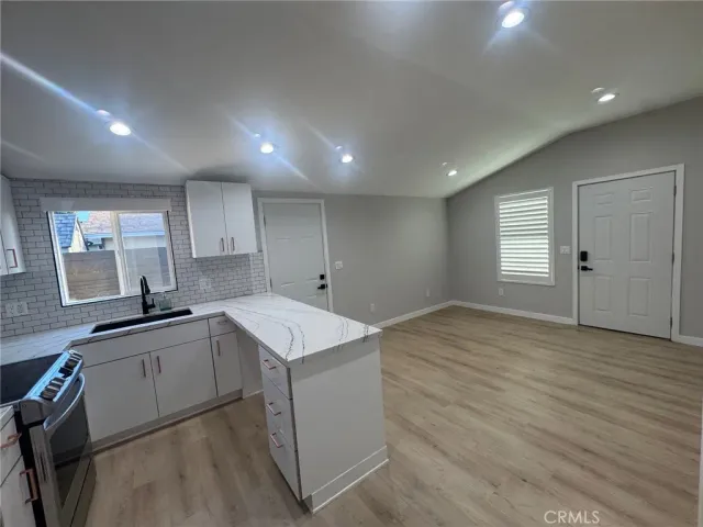 $2,350 | 8100 East Token Street, Long Beach, CA 90808