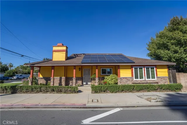 front view of house and a yard