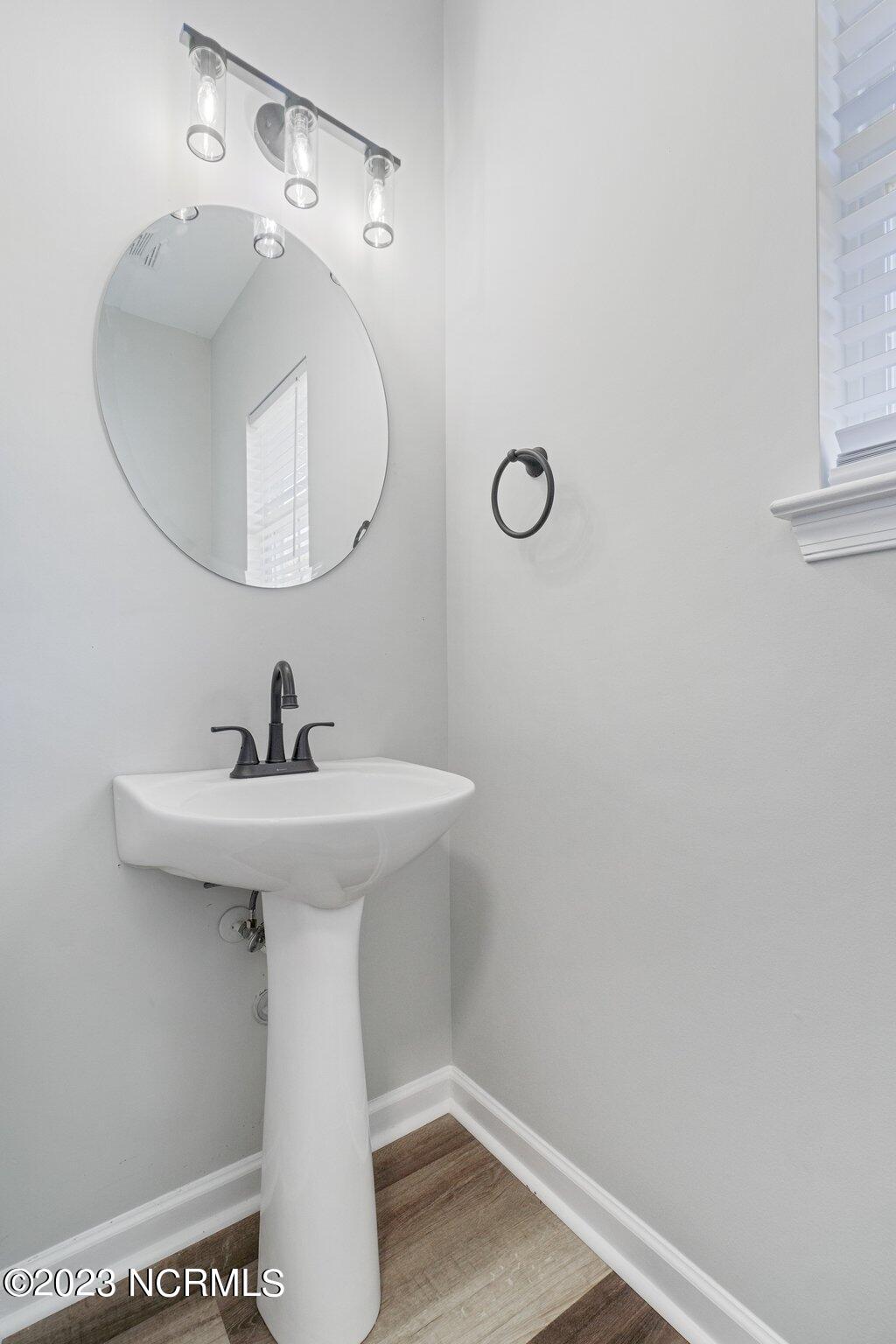 242 Green View Road Moyock, NC 27958 - Photo 17 of 32 1/2 bath down