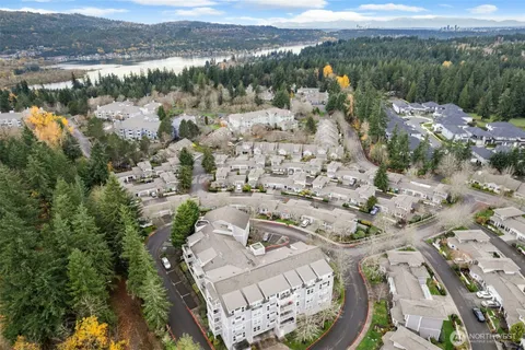 $525,000 | 22535 Southeast Highland Circle, Unit 206, Issaquah, WA 98029