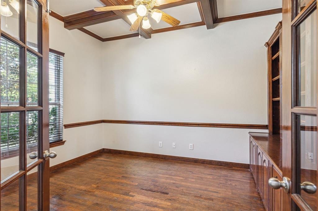 3370 Nation Drive Frisco, TX 75034 - Photo 6 of 37 a view of an empty room with a window