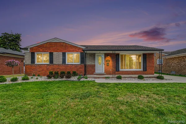 $262,000 | 29146 Bonnie Drive, Warren, MI 48093