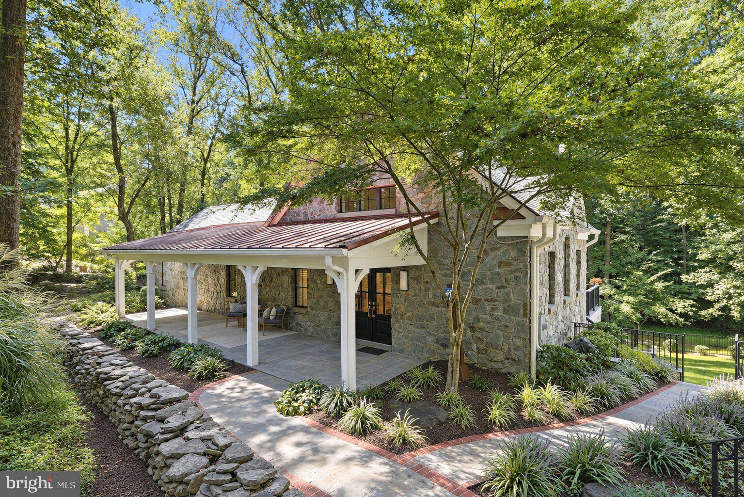 8210 Kingsgate Road Potomac, MD 20854 - Photo 2 of 64 Gallery Image 2