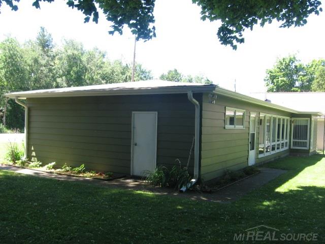 2869 Lakeshore Road Applegate, MI 48401 - Photo 5 of 37 31248976-4.JPG