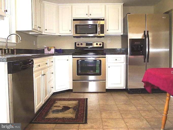 1200 Mill Creek Road Fallston, MD 21047 - Photo 9 of 20 Updated Modern Eat-In Kitchen