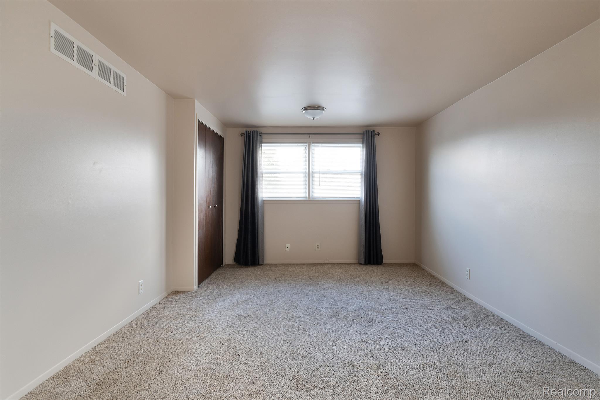 44812 Utica Road Utica, MI 48317 - Photo 39 of 52