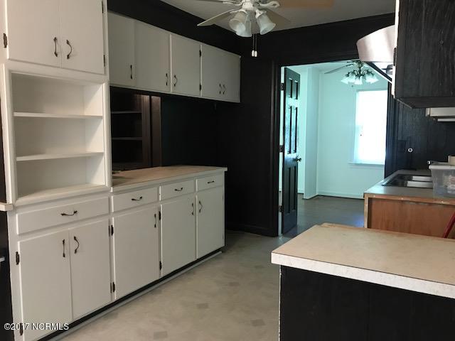 1579 Cobb Road Kinston, NC 28501 - Photo 2 of 12 1579 Cobb kitchen