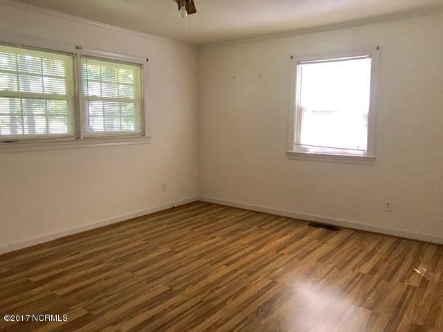 1579 Cobb Road Kinston, NC 28501 - Photo 6 of 12 1579 Cobb bed