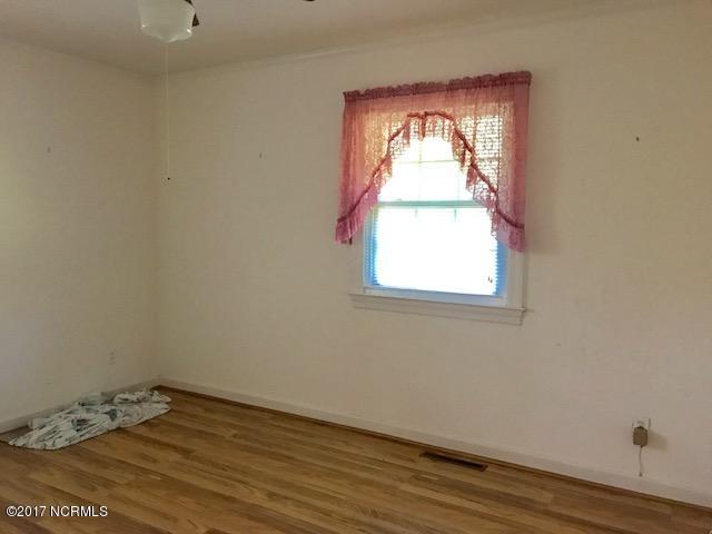 1579 Cobb Road Kinston, NC 28501 - Photo 8 of 12 1579 Cobb bedroom