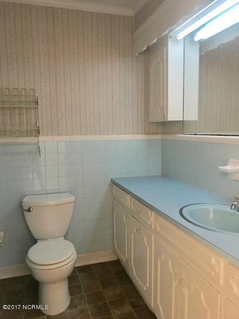 1579 Cobb Road Kinston, NC 28501 - Photo 10 of 12 1579 Cobb bath 2