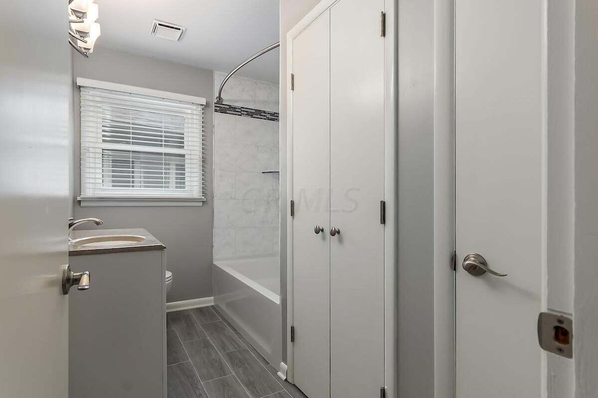 2242 Wickliffe Road Columbus, OH 43221 - Photo 33 of 41 20181031164201878159000000-o