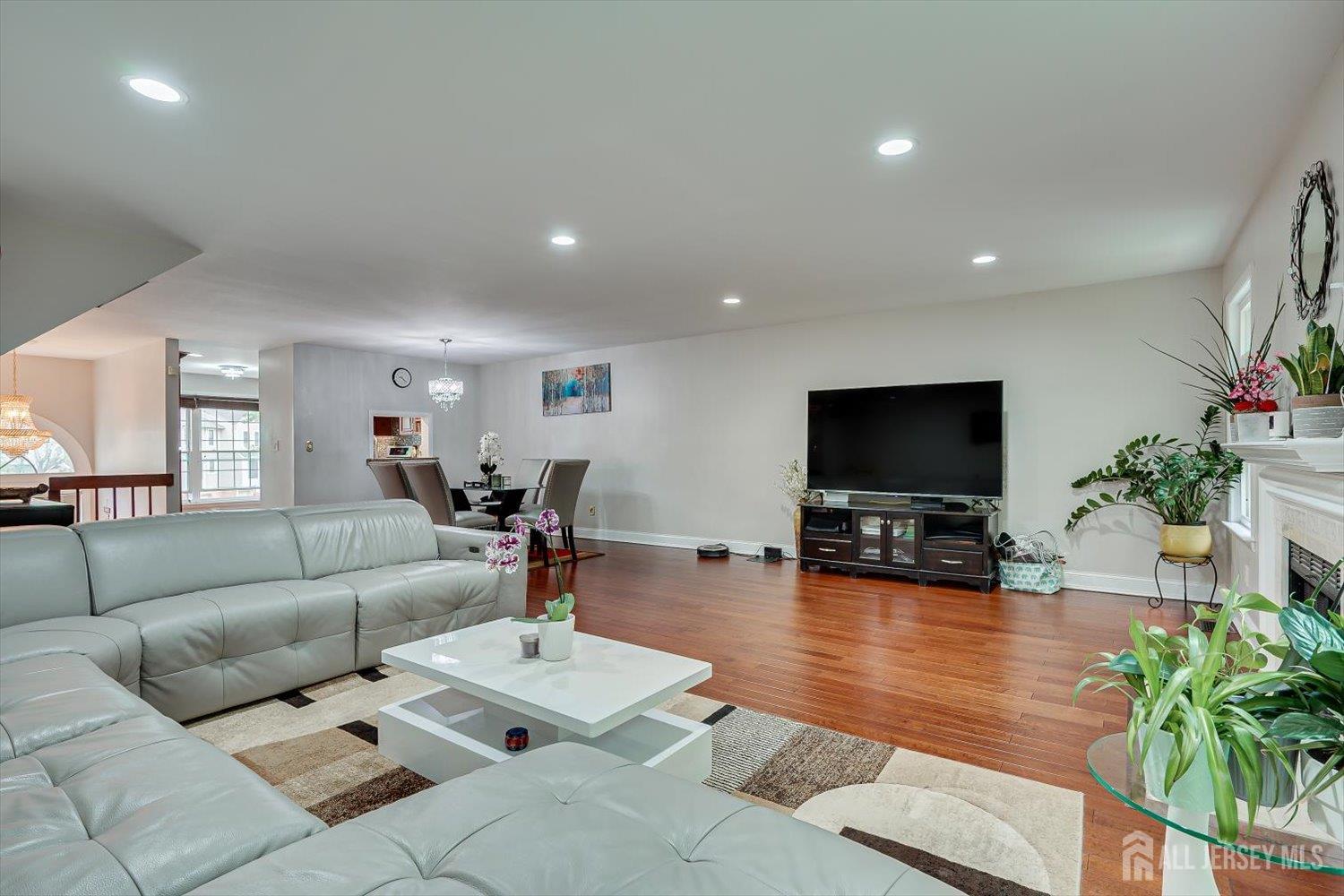 4506 Stonehedge Road Edison, NJ 08820 - Photo 19 of 51